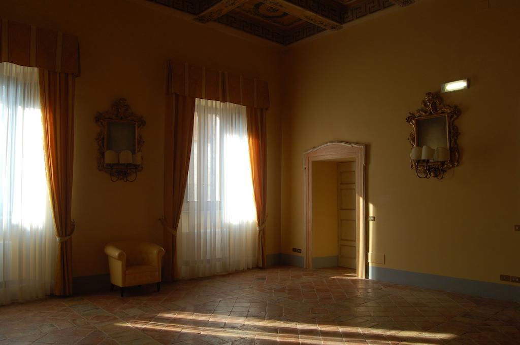 Palazzo Bonfranceschi Acomodação com café da manhã Belforte del Chienti Exterior foto